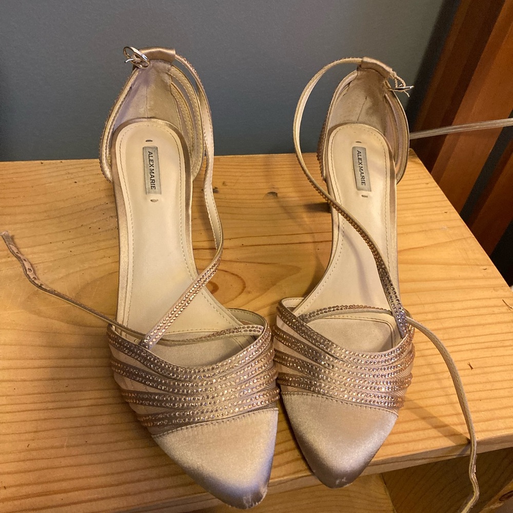 Nude heels pointed toe